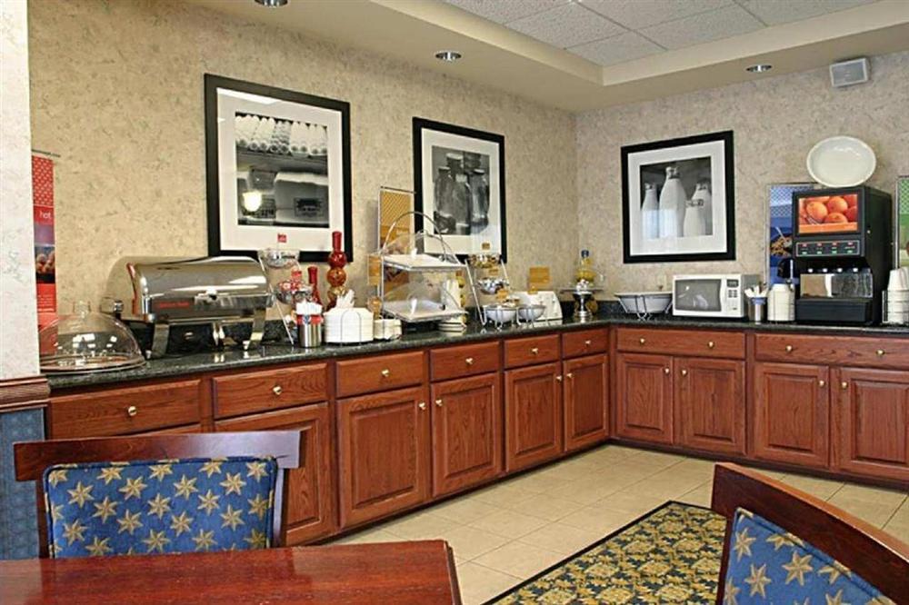 Hampton Inn Laporte La Porte Restaurant photo